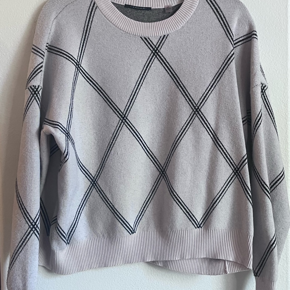 T Tahari Light Gray Crewneck Sweater with Black Argyle Lines